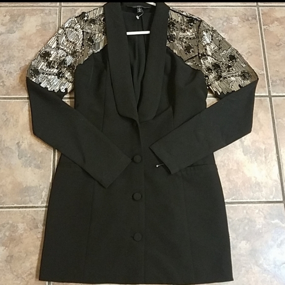 Revolve x Chrissy Teigen Dresses & Skirts - NWOT CHRISSY TEIGEN BLAZER DRESS Sz S